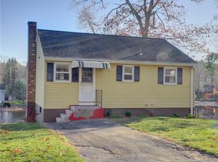 21 W Shore Dr, Higganum, CT 06441