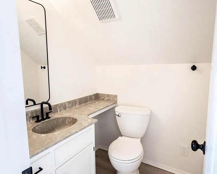 1333 Friars St — Photo 34