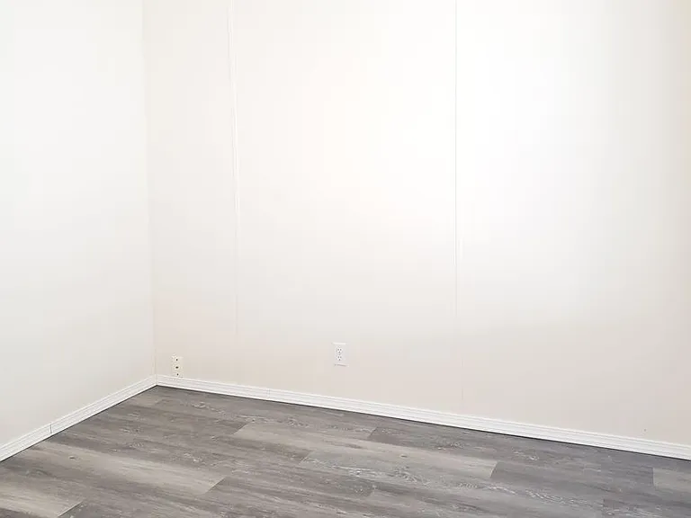 1305 N Wenatchee Ave — Photo 19