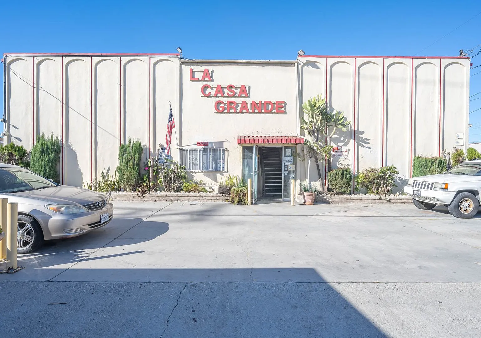 11143 S. Inglewood Ave. — Photo 2