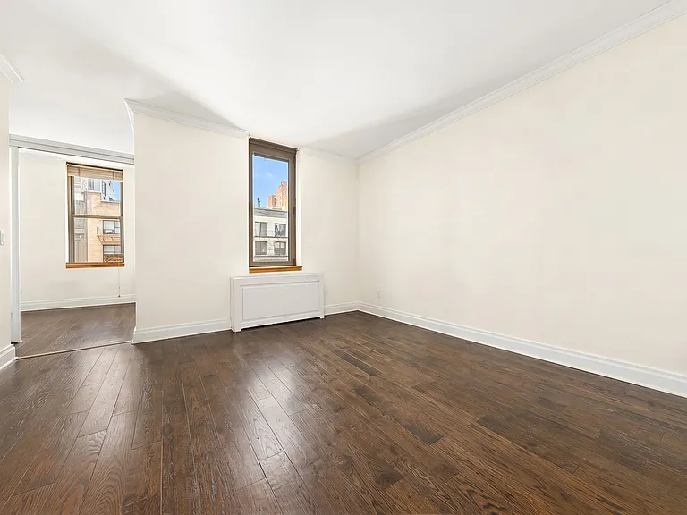 400 E 90th St #4C — Photo 1