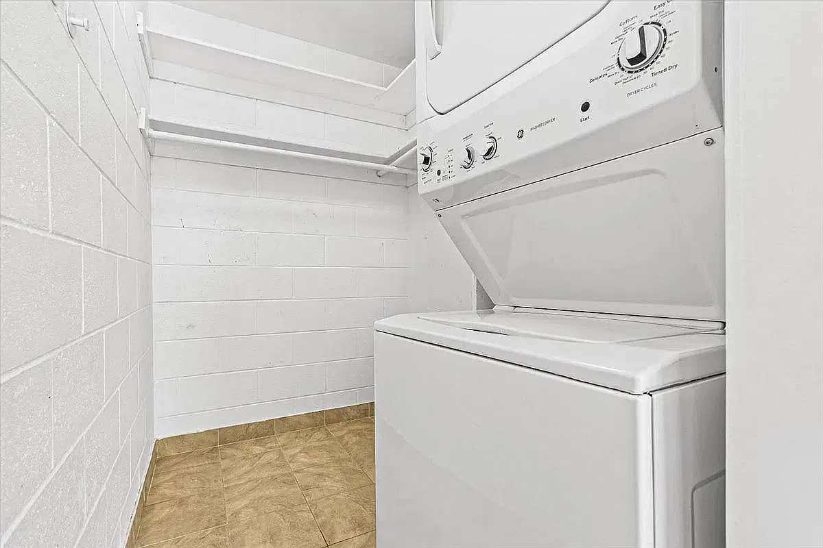 2 bed, 744 sqft, $2,400 — Photo 3
