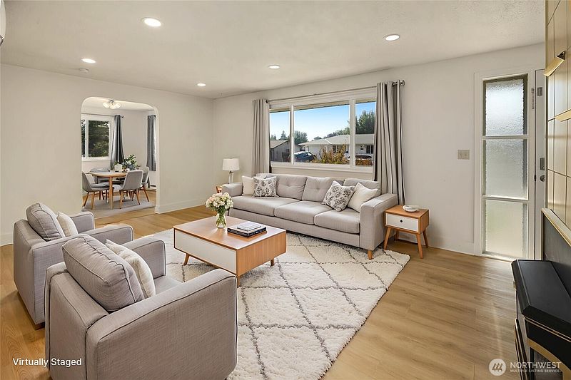 3rd image of 2102 N Parklane Avenue