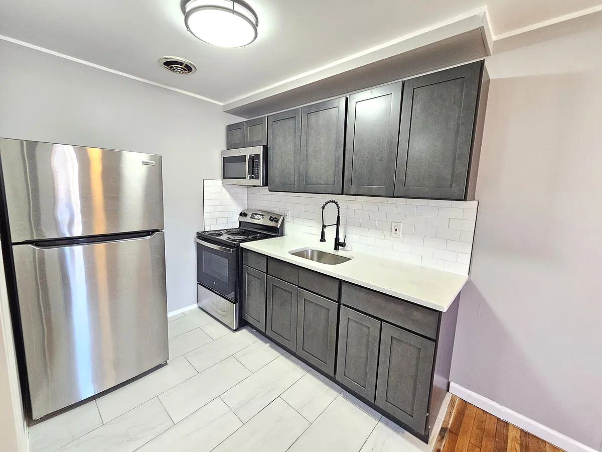 Building Photo - 1256 Waverly Place