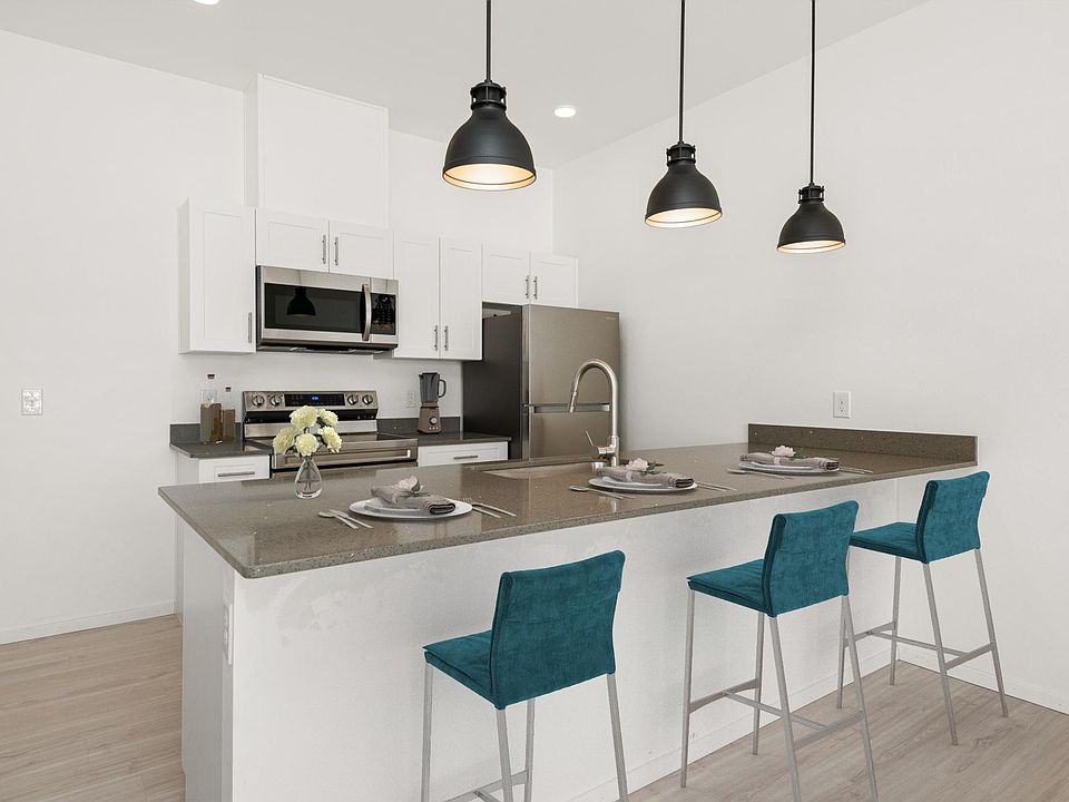 1st image of 902 S 6th Ave #101