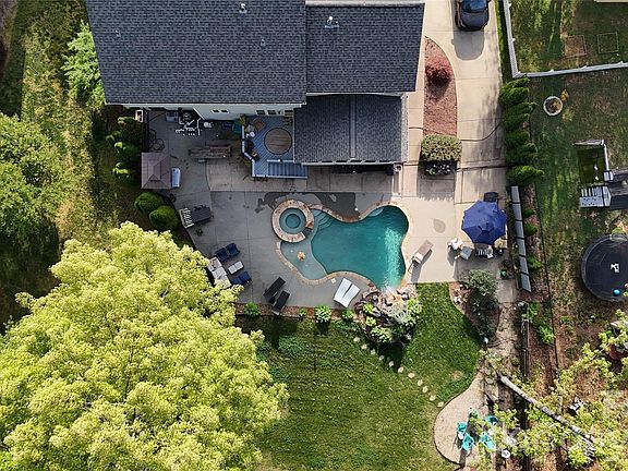 5th image of 112 Huntly Ln