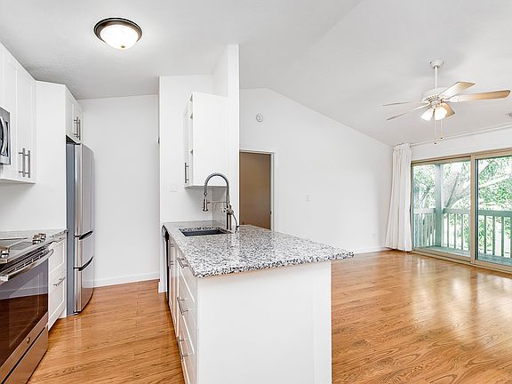 4th image of 4530 Village Ct APT 6