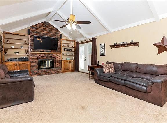 3rd image of 5907 Woodside Ave
