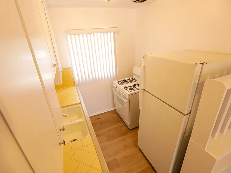 262 S Sycamore Ave #15 — Photo 4