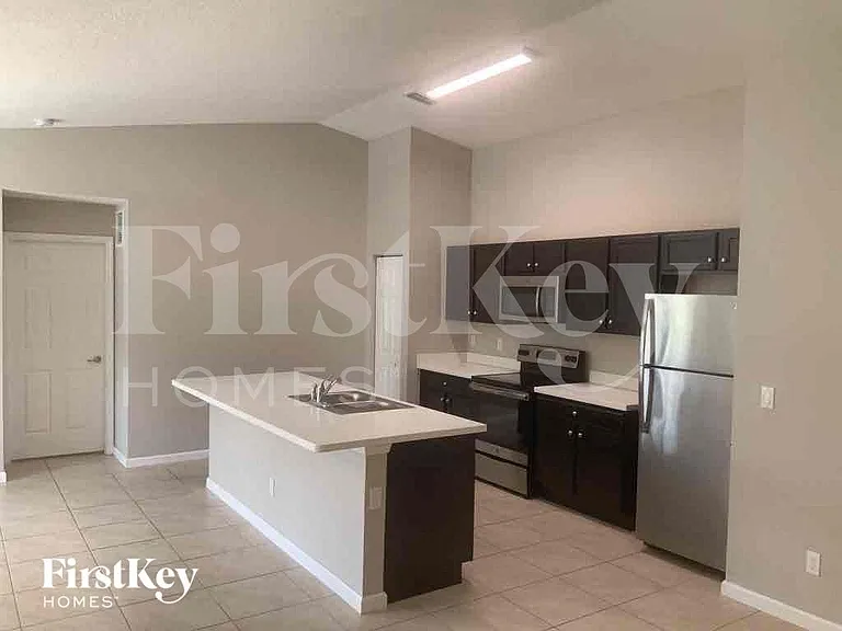 3354 SW Ludlow St — Photo 7