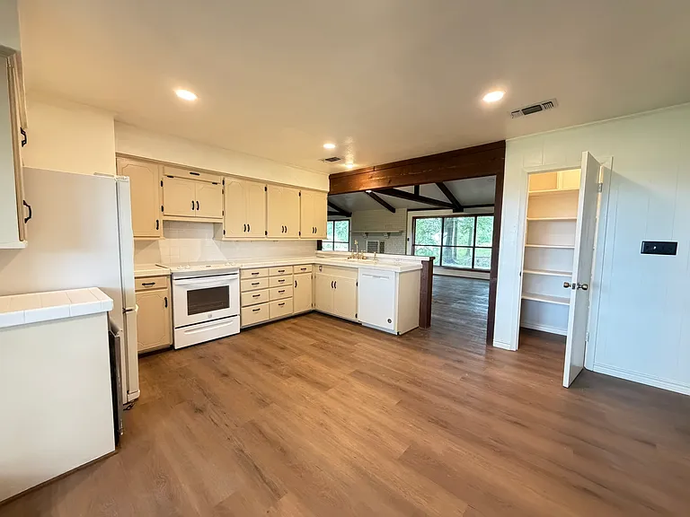 5166 Interstate Highway 30 Service Rd — Photo 10