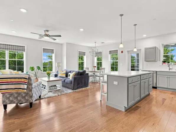 60 Coppersmith Way #401, Canton, MA 02021