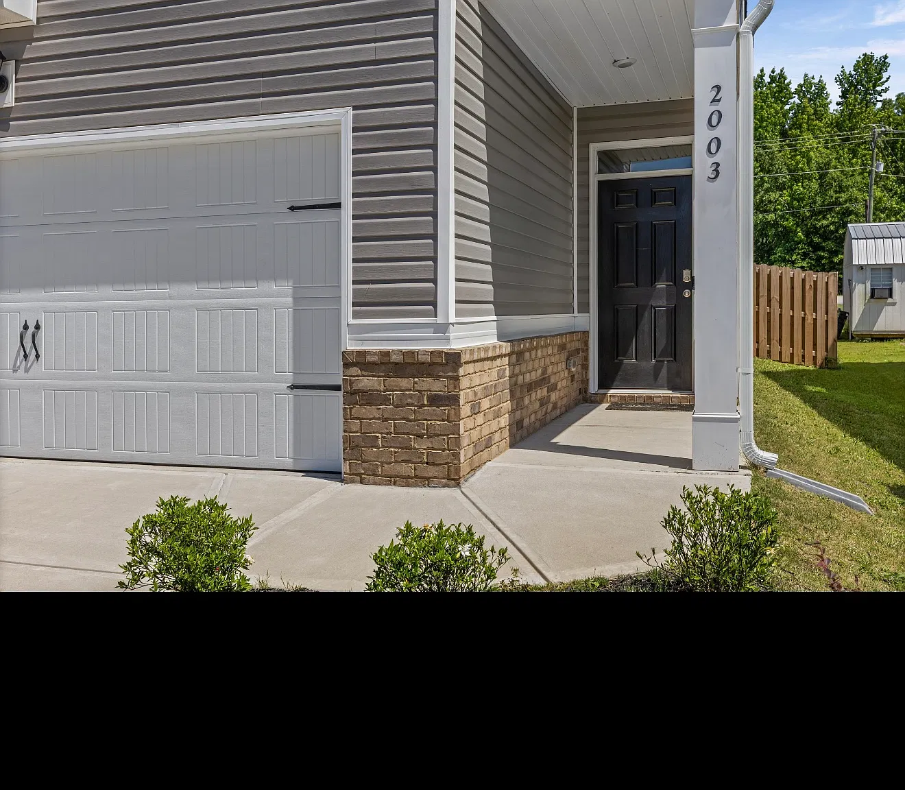 4 bed, 2.5 bath, 1976 sqft, $2,200 — Photo 2
