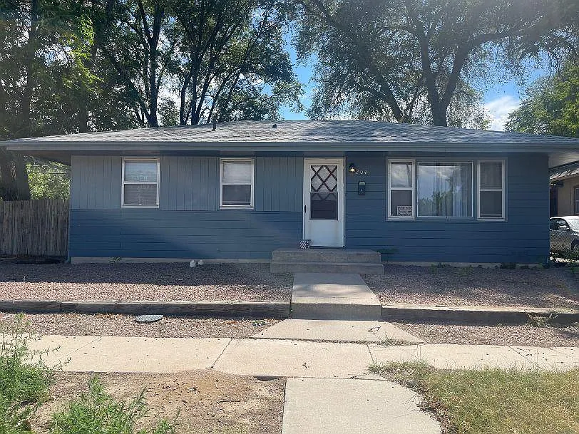 3 bed, 864 sqft, $1,795 — Photo 1