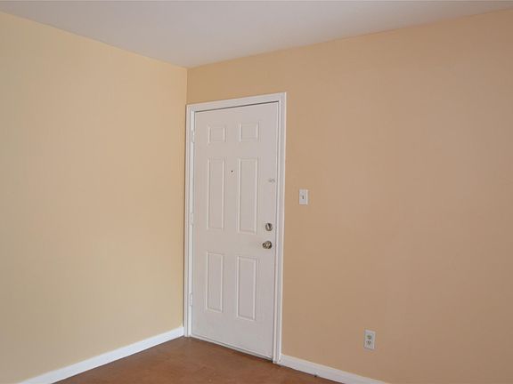 4th image of 304 Dell Ct APT 6