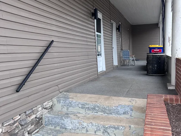 6 S 3rd St APT A, Mount Wolf, PA 17347