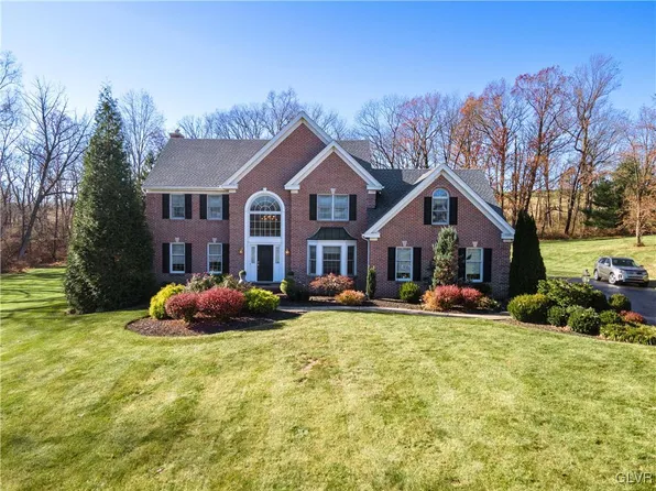 5412 Devonshire Ct N, Laurys Station, PA 18059