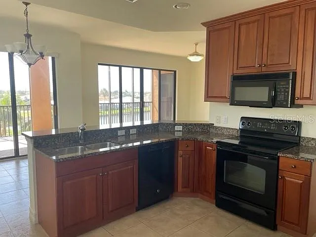 2 bed, 2.0 bath, 1803 sqft, $2,100 — Photo 4