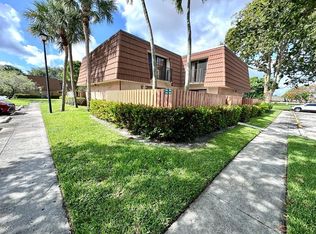 193 Charter Way, West Palm Beach, FL 33407