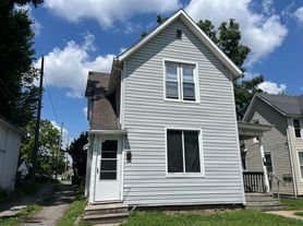 828 Huestis Avenue, 2