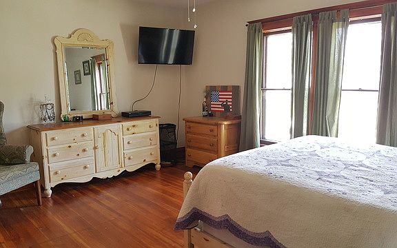 5th image of 310 W Taylor St