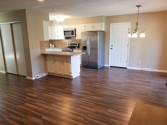 Huge open dining/fr/kitchen