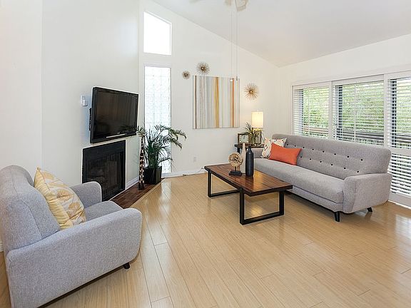 3rd image of 300 S Mentor Ave APT 6