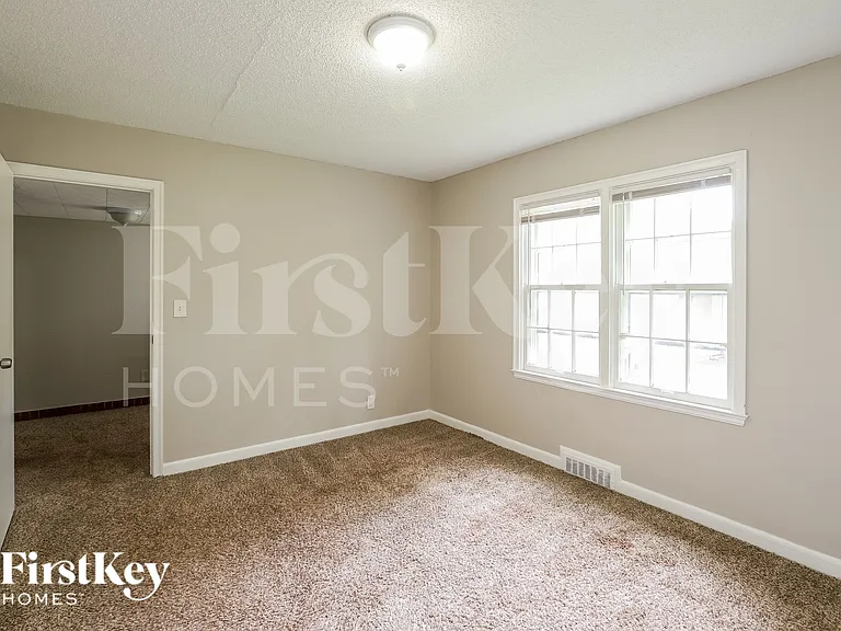 9005 E 68th Ter — Photo 16