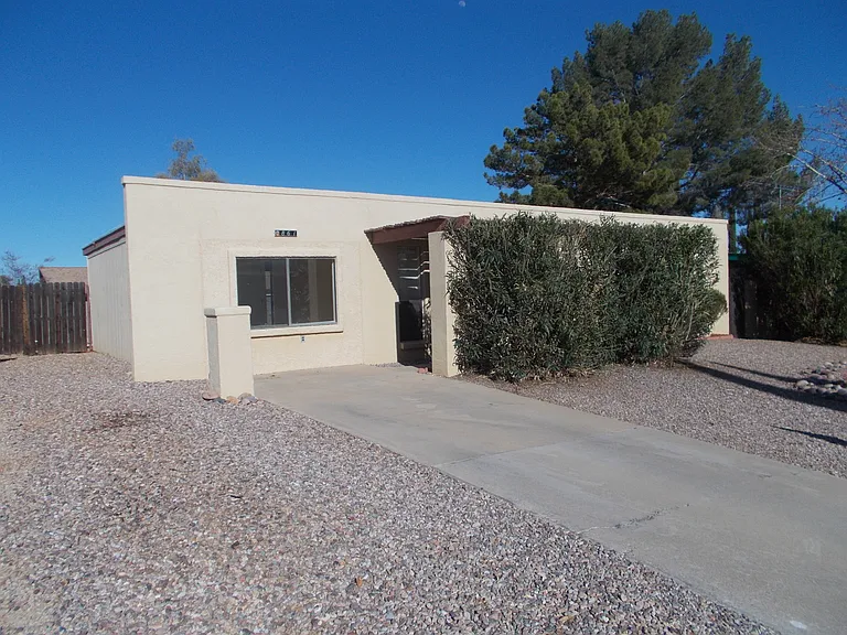 861 Catalina Dr — Photo 2