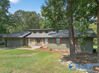 208 Seville Ln, Rainbow City, AL 35906