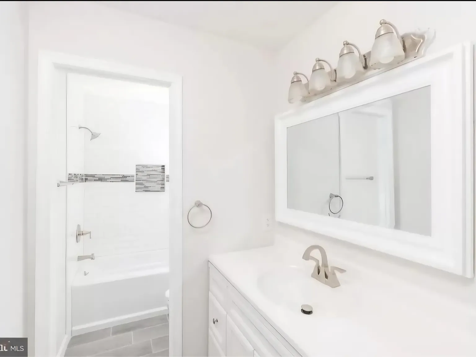 106 Medley Dr — Photo 2