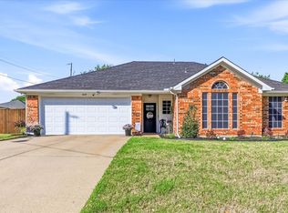 1329 Ridge Dr, Midlothian, TX 76065
