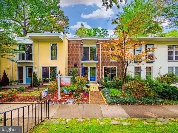 1684 Wainwright Dr, Reston, VA 20190