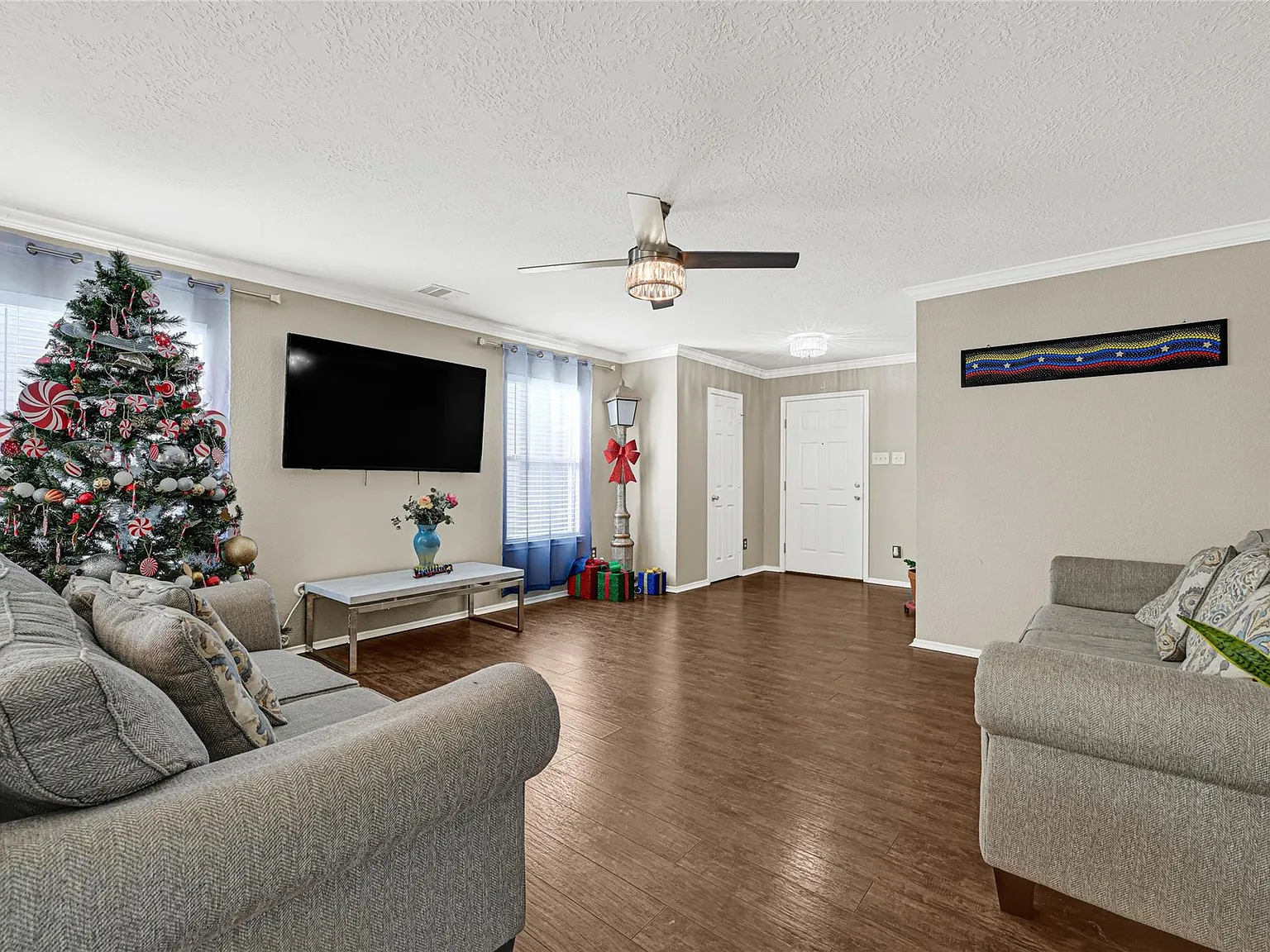3 bed, 2.5 bath, 2182 sqft, $2,400 — Photo 4