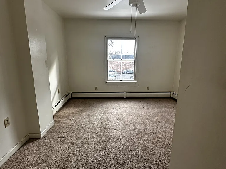 1533 Ross Ave — Photo 10