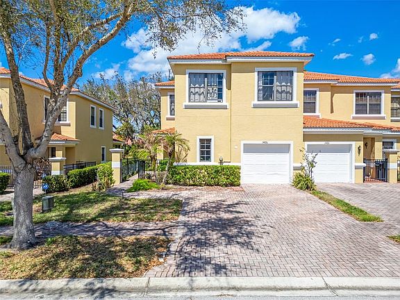 2nd image of 1426 Pacific Rd