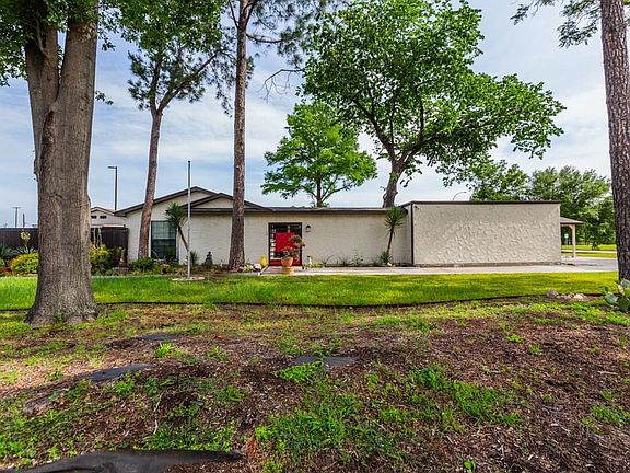 3rd image of 3627 Roosevelt Dr