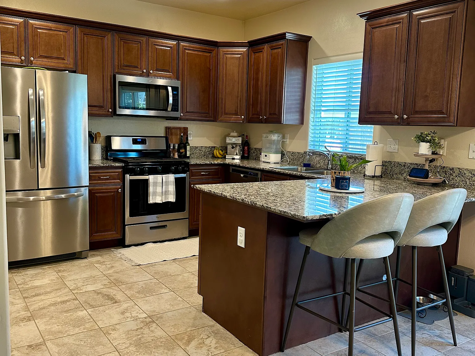 3 bed, 1315 sqft, $2,750 — Photo 2
