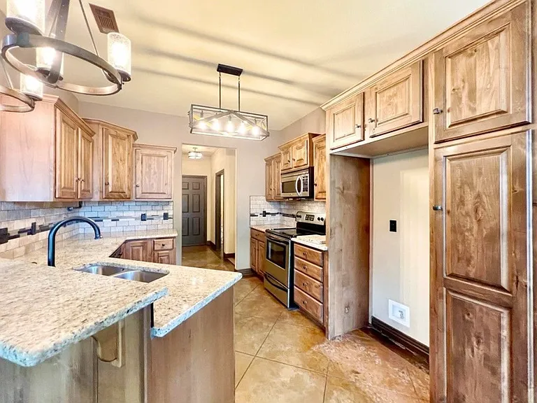 11890 Club House Pkwy — Photo 3