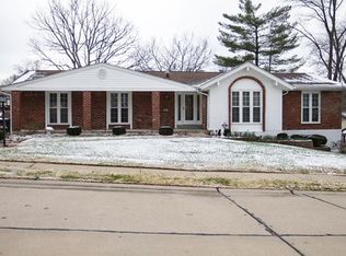 606 Forrester Dr, Ballwin, MO
