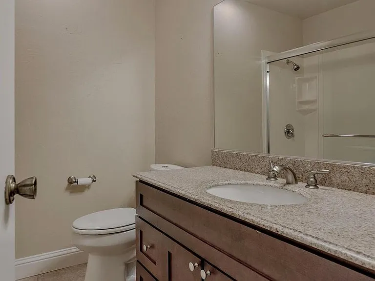 704 Christie Ct — Photo 17