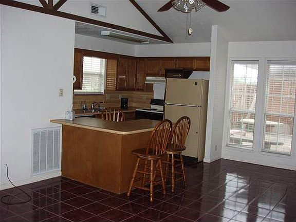 4th image of 8425 Braeburn St