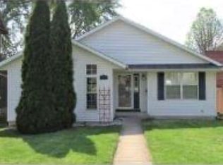 721 3rd St, Savanna, IL 61074