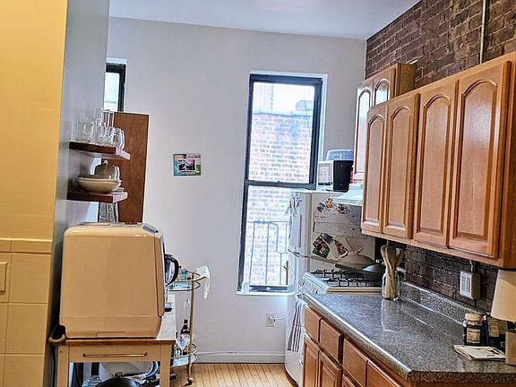 4th image of 1584 1st Ave APT 5S