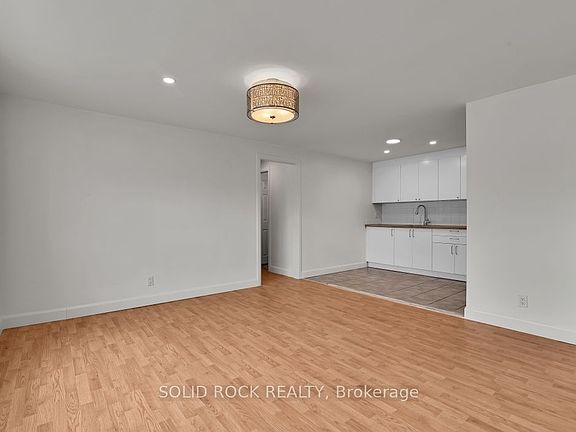 4th image of 896 Elmsmere Rd #7