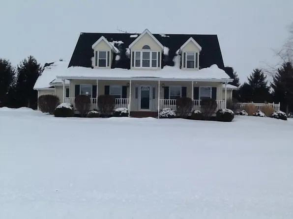 12335 Pine Dr, Genoa, IL 60135