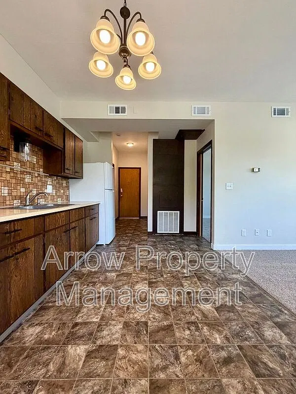 1 bed, 1.0 bath, 550 sqft, $775 — Photo 2