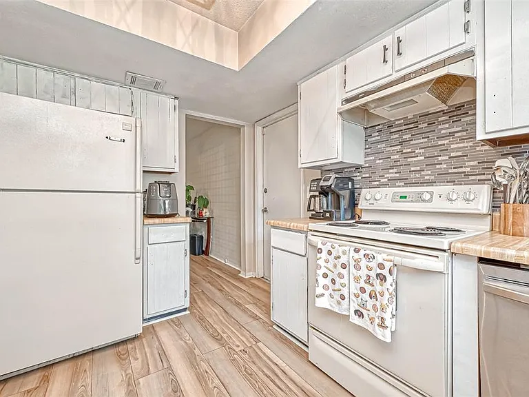 3623 Black Crickett Ct — Photo 35