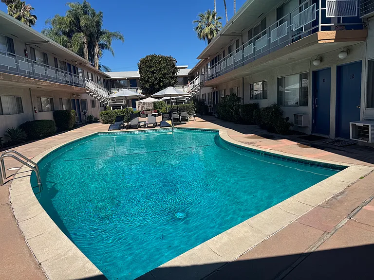 5155 Yarmouth Ave #2 — Photo 4