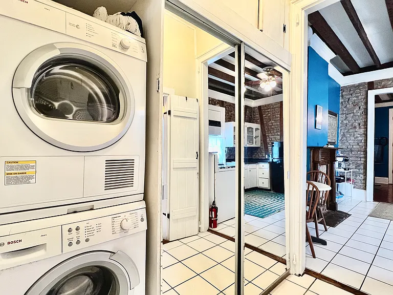 2025 Dauphine St #2025 — Photo 8